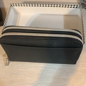 Linda Dani wallet